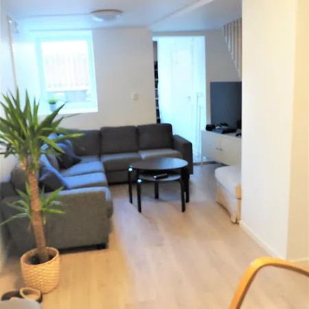 Great Apartment With Balcony Overlooking Bergen شقة *
