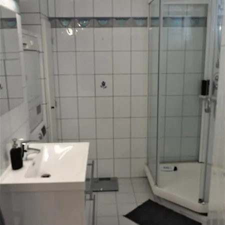 Great Apartment With Balcony Overlooking Bergen شقة
